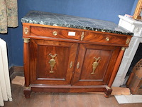 Oude ladenkast 2 deuren 2 laden met marmeren blad en koper beslag afm. 125x105x60