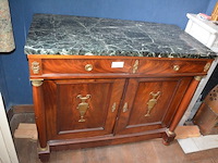 Oude ladenkast 2 deuren 2 laden met marmeren blad en koper beslag afm. 125x105x60 - afbeelding 2 van  8