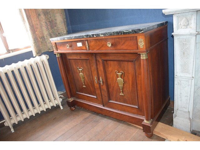 Oude ladenkast 2 deuren 2 laden met marmeren blad en koper beslag afm. 125x105x60 - afbeelding 3 van  8
