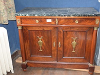 Oude ladenkast 2 deuren 2 laden met marmeren blad en koper beslag afm. 125x105x60 - afbeelding 4 van  8