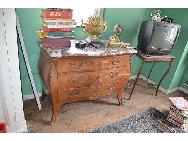 Oude ladenkast 3 laden met marmeren blad en koper beslag afm. 110x85x50, houten tafeltje - afbeelding 1 van  8