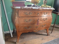 Oude ladenkast 3 laden met marmeren blad en koper beslag afm. 110x85x50, houten tafeltje - afbeelding 2 van  8