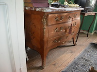 Oude ladenkast 3 laden met marmeren blad en koper beslag afm. 110x85x50, houten tafeltje - afbeelding 3 van  8