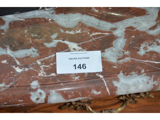 Oude ladenkast 3 laden met marmeren blad en koper beslag afm. 110x85x50, houten tafeltje - afbeelding 4 van  8