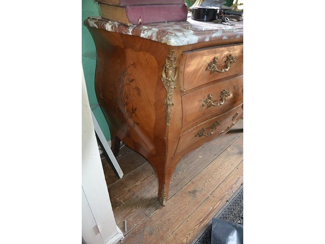 Oude ladenkast 3 laden met marmeren blad en koper beslag afm. 110x85x50, houten tafeltje - afbeelding 5 van  8