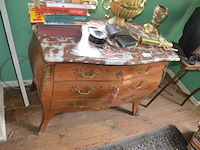Oude ladenkast 3 laden met marmeren blad en koper beslag afm. 110x85x50, houten tafeltje - afbeelding 6 van  8