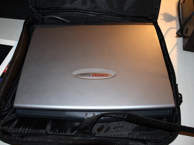 Oude laptop (x3) - afbeelding 2 van  6