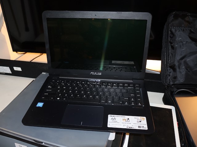 Oude laptop (x3) - afbeelding 3 van  6