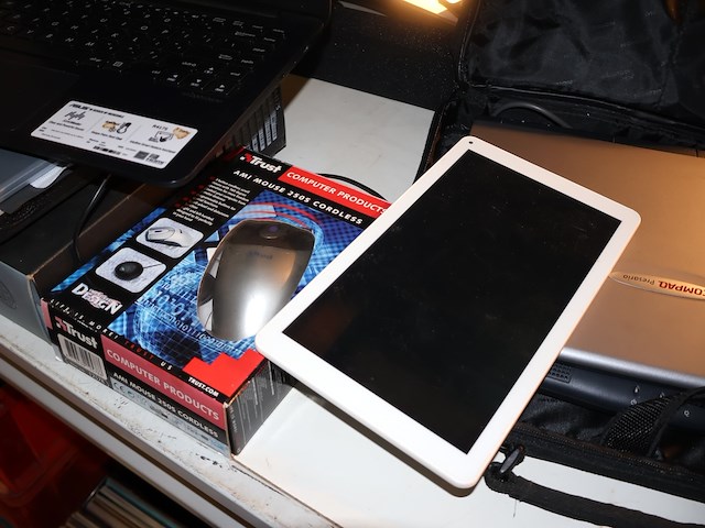 Oude laptop (x3) - afbeelding 4 van  6