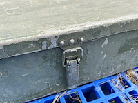 Oude legerkist met grondboren - afbeelding 4 van  8