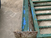 Oude metalen poort met deurelement - afbeelding 3 van  3