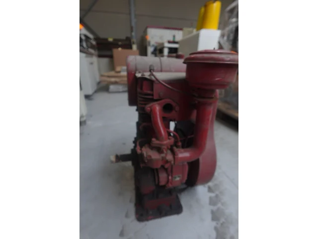 Oude motor wisoonsin - afbeelding 2 van  4