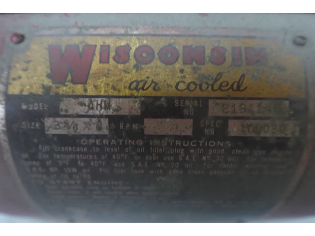 Oude motor wisoonsin - afbeelding 4 van  4