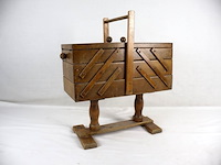 Oude naaidoos - afbeelding 1 van  5