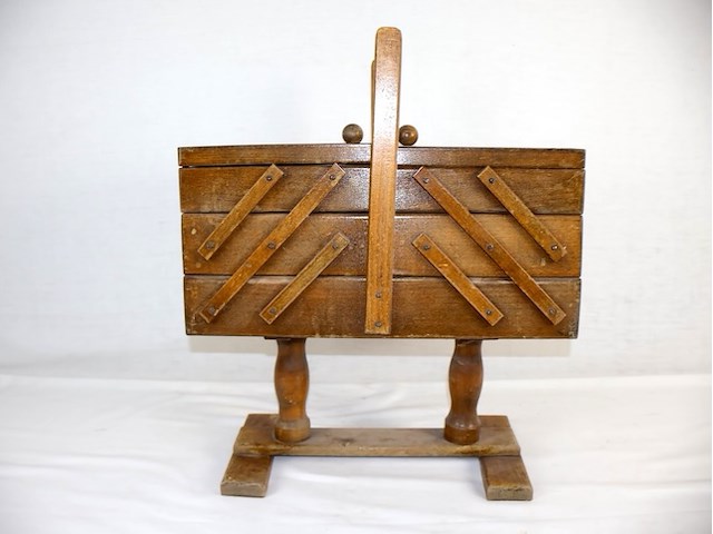 Oude naaidoos - afbeelding 2 van  5