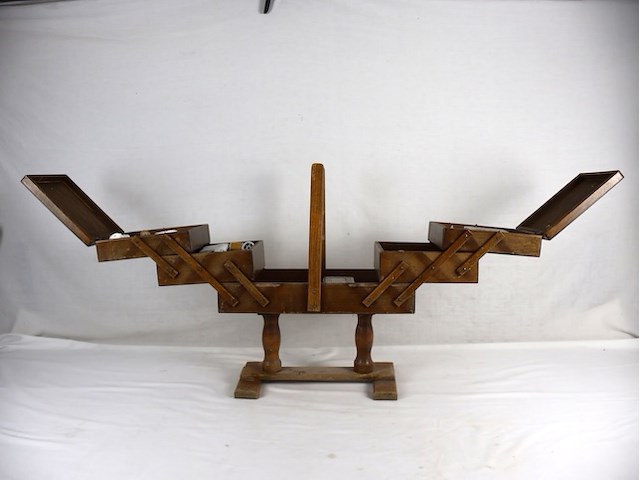 Oude naaidoos - afbeelding 3 van  5