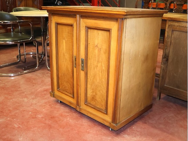 Oude naaitafel - afbeelding 2 van  7