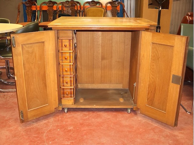 Oude naaitafel - afbeelding 4 van  7