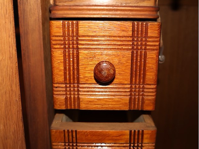 Oude naaitafel - afbeelding 7 van  7