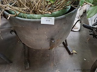 Oude pomp - afbeelding 2 van  3