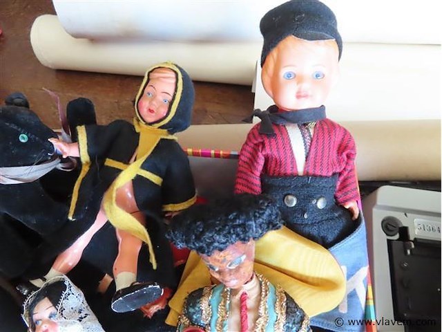 Oude popjes - afbeelding 3 van  3