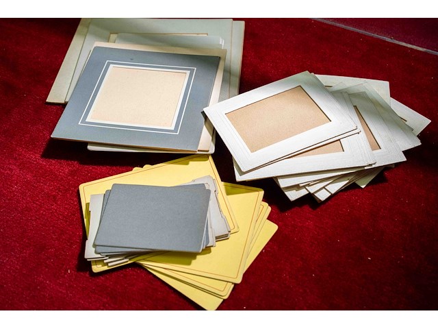 Oude postkaarten met kartonnen fotohouders - afbeelding 7 van  7