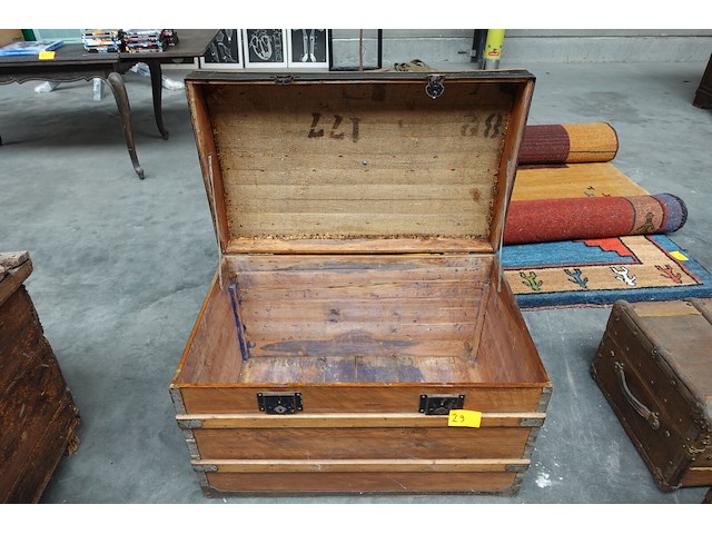 Oude reiskoffer - afbeelding 2 van  4