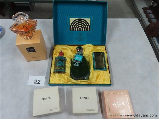 Oude reukwaren en divers - afbeelding 1 van  4