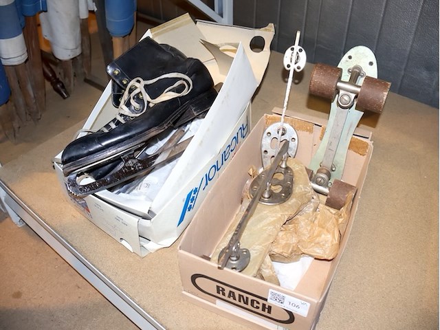 Oude rol- & ijsschaatsen - afbeelding 1 van  5