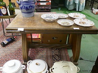 Oude salontafel in hout - afbeelding 1 van  1