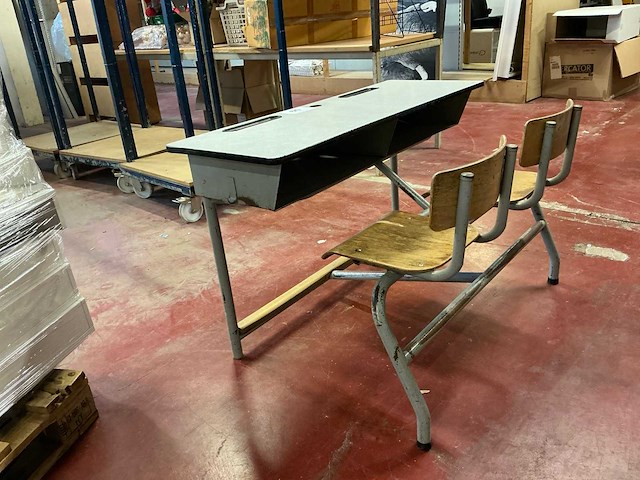 Oude schoolbank - afbeelding 1 van  3