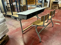 Oude schoolbank - afbeelding 1 van  3