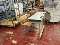 Oude schoolbank - afbeelding 3 van  3