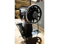 Oude singer naaimachine - afbeelding 3 van  11