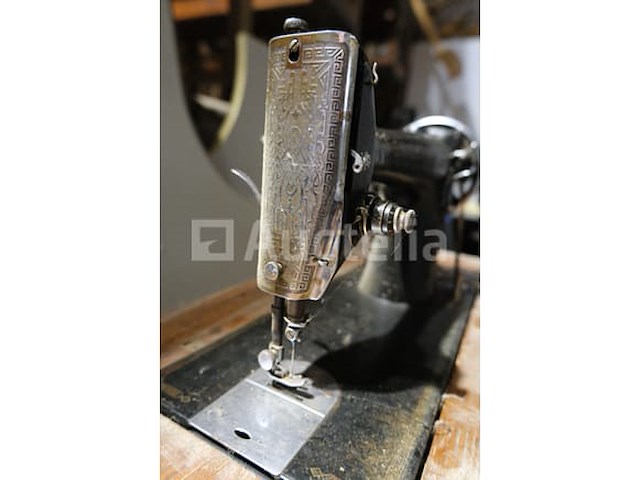 Oude singer naaimachine - afbeelding 5 van  11