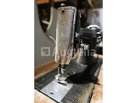 Oude singer naaimachine - afbeelding 5 van  11