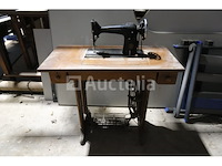 Oude singer naaimachine - afbeelding 6 van  11