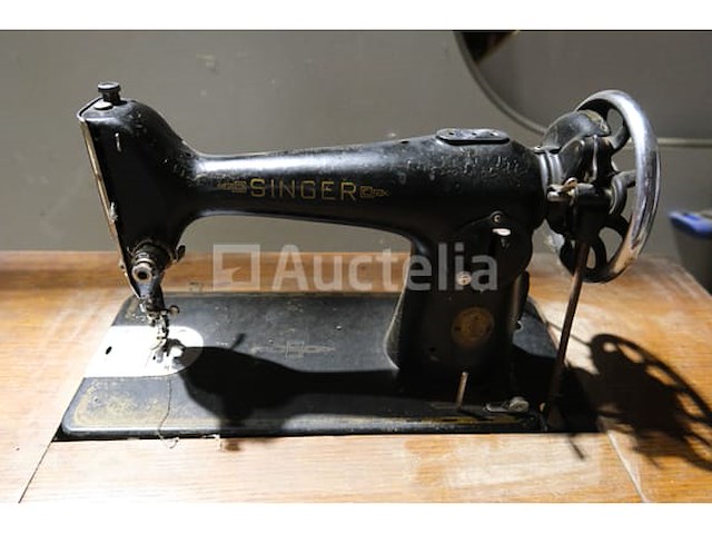 Oude singer naaimachine - afbeelding 7 van  11