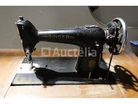 Oude singer naaimachine - afbeelding 7 van  11