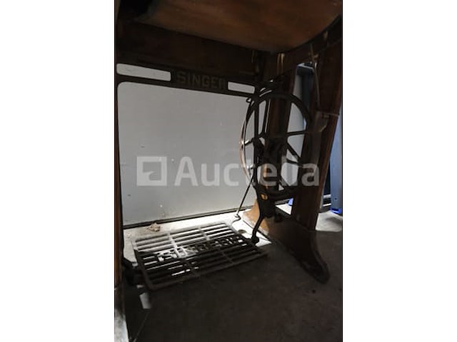 Oude singer naaimachine - afbeelding 8 van  11