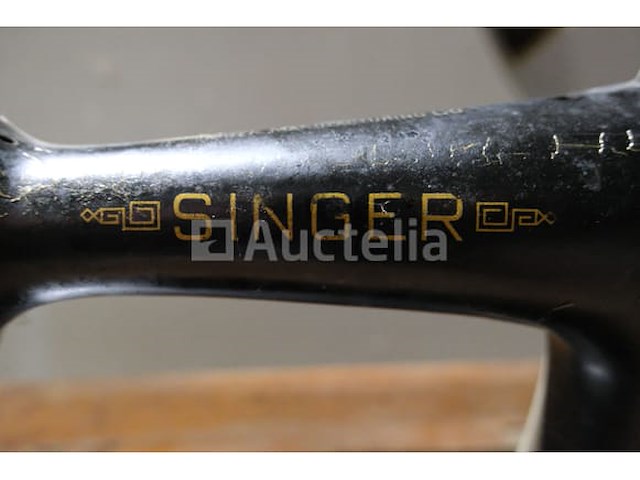 Oude singer naaimachine - afbeelding 9 van  11