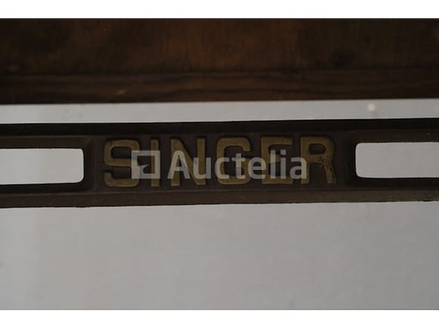 Oude singer naaimachine - afbeelding 10 van  11