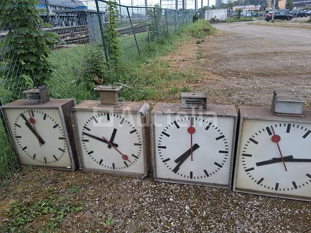 Oude stationsklokken - afbeelding 7 van  9