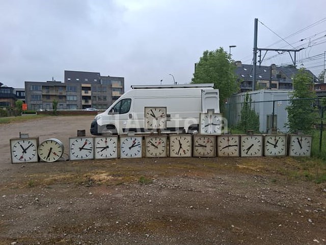 Oude stationsklokken - afbeelding 8 van  9