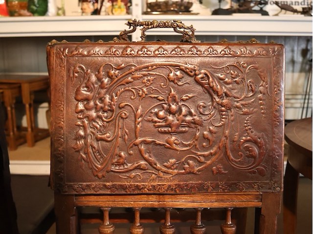 Oude stoel (x6) - afbeelding 3 van  6