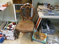 Oude stoel - afbeelding 1 van  1