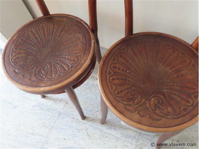 Oude stoelen 2 stuks - afbeelding 3 van  3