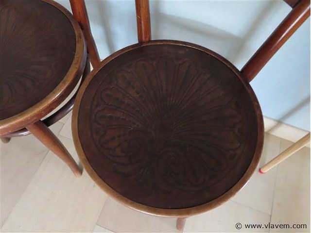Oude stoelen 2 stuks - afbeelding 2 van  2