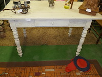 Oude tafel met lade - afbeelding 1 van  1