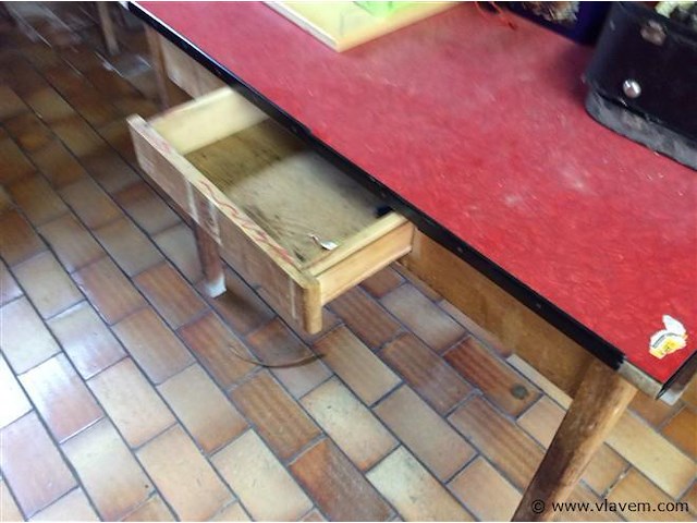 Oude tafel - afbeelding 2 van  2